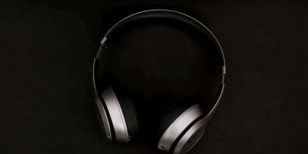Best Noise-Cancelling Headphones for Focus: Bose vs Sony